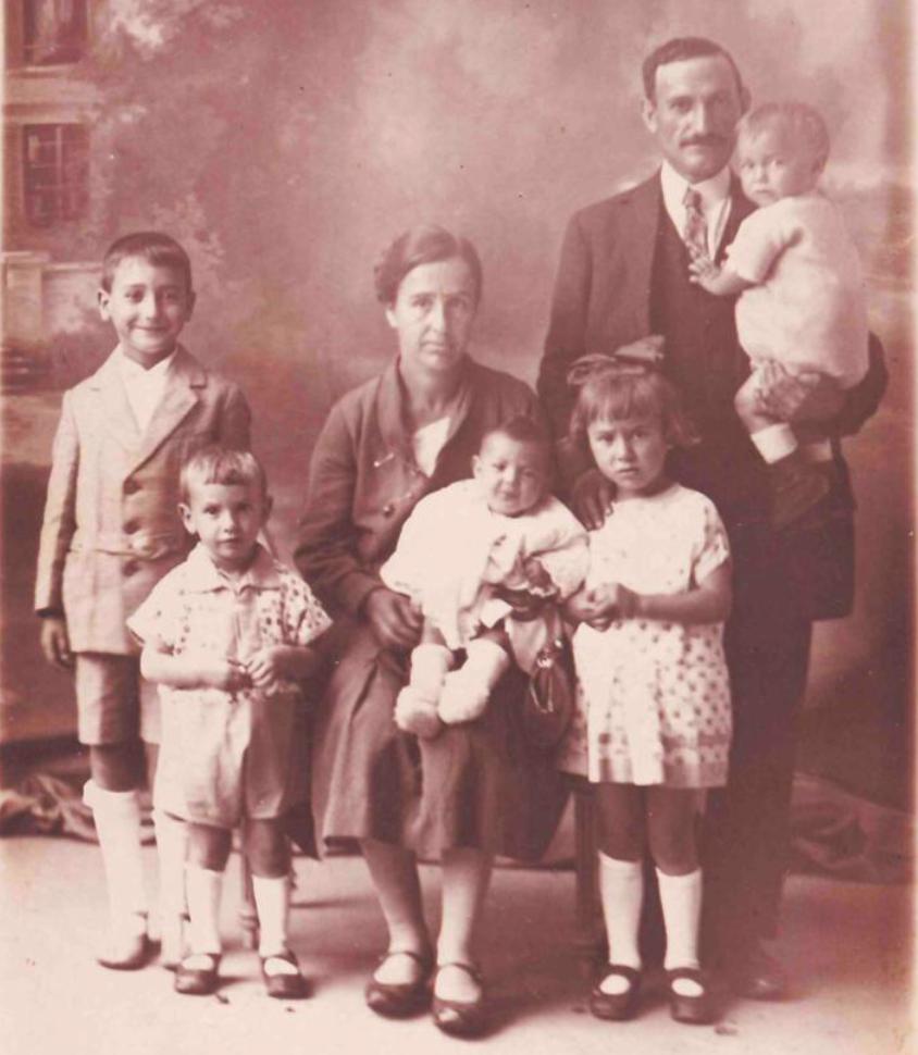 Avellaneda y Familia